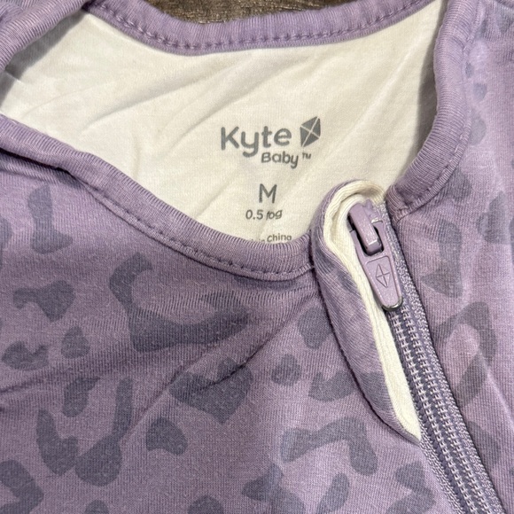 Kyte BABY M 0.5 Tog Sleep Bag - Taro Leopard - Picture 2 of 4